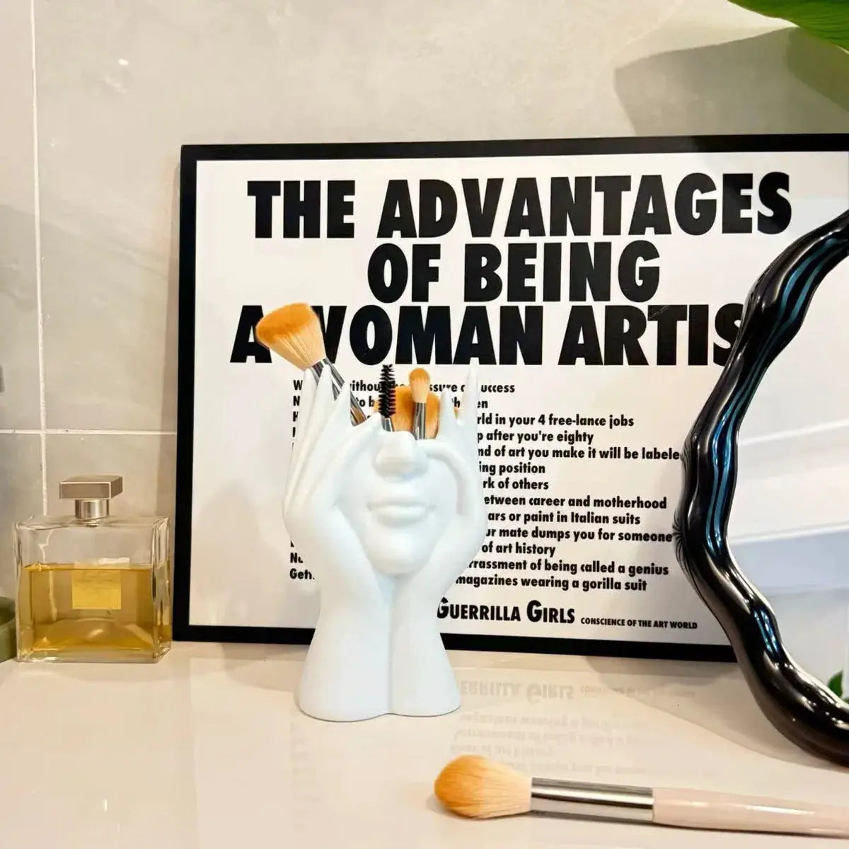 AuraCraft Makeup Brush Holder Modern Human Face Art Vase And Vanity Organizer For Brushes