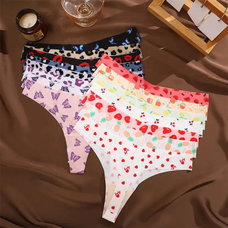FINETOO women's seamless thong set with assorted graphic prints by Simples Market