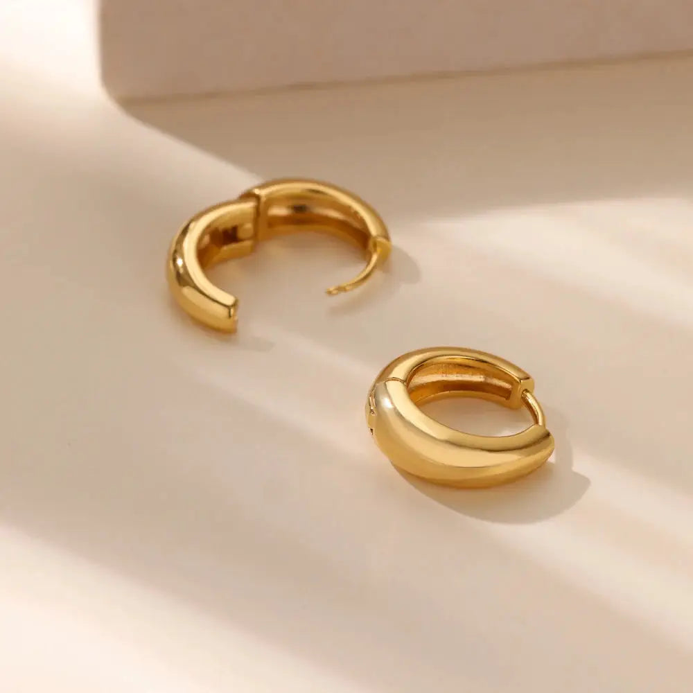 Classic hoop earrings by Simples Market, gold-tone chunky stainless steel, minimalist hoops (2 pcs)
