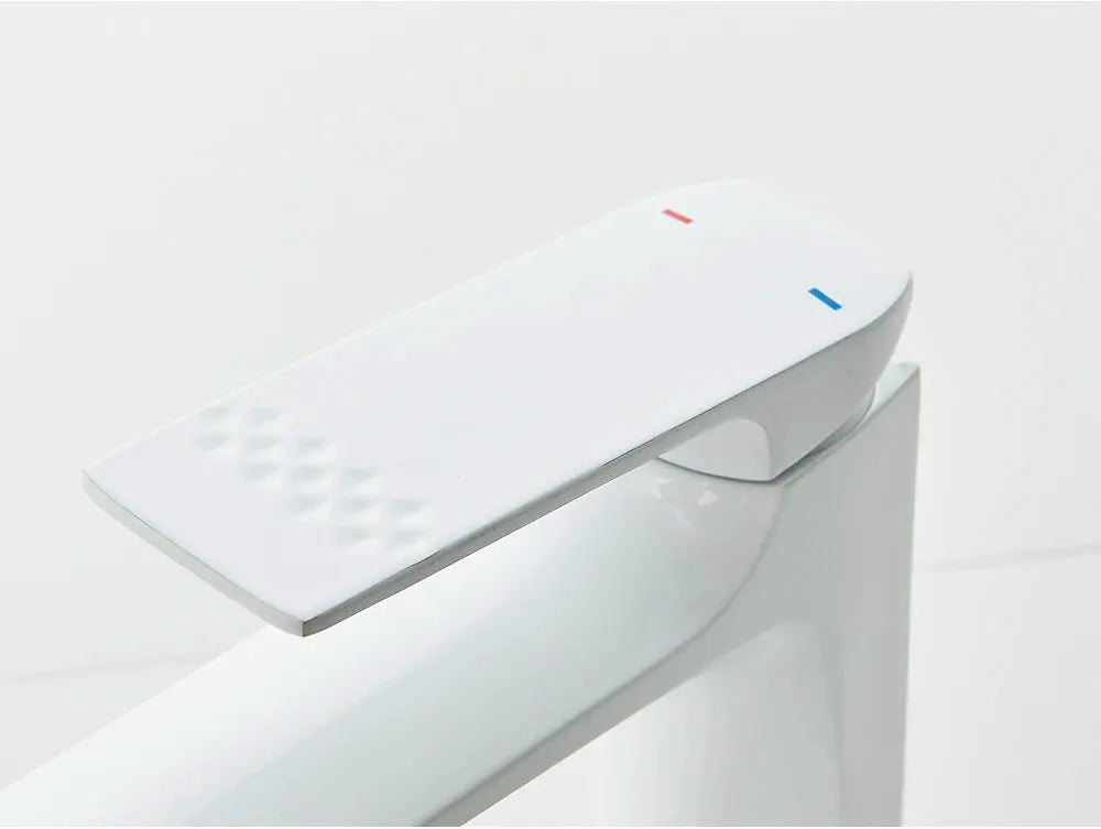 White deck-mounted bathroom faucet with a single-lever mixer.