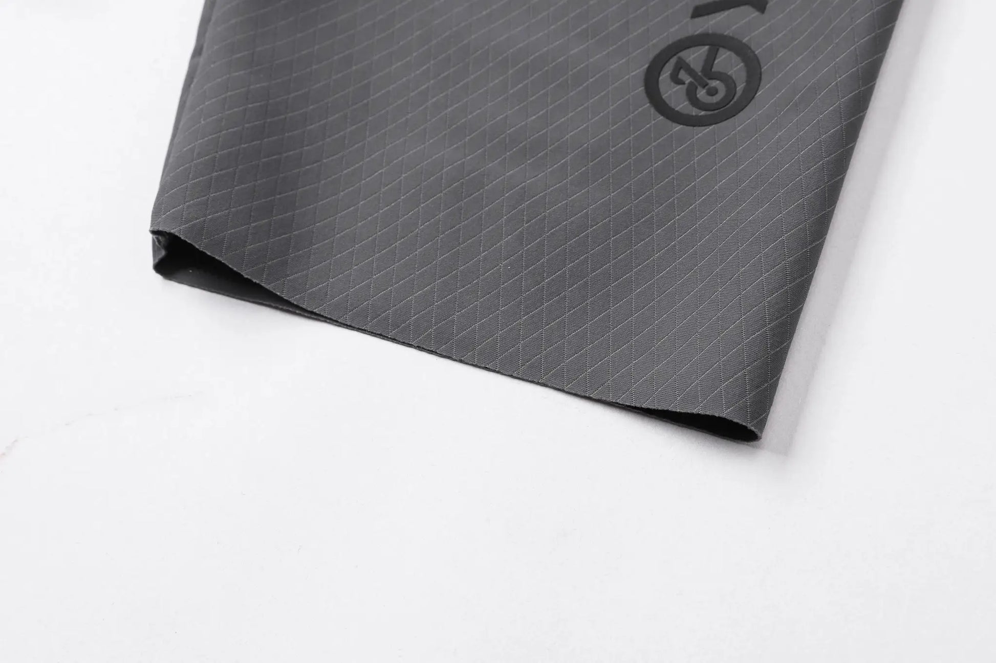 YKYWBIKE cycling bib shorts gray diamond-grid fabric close-up