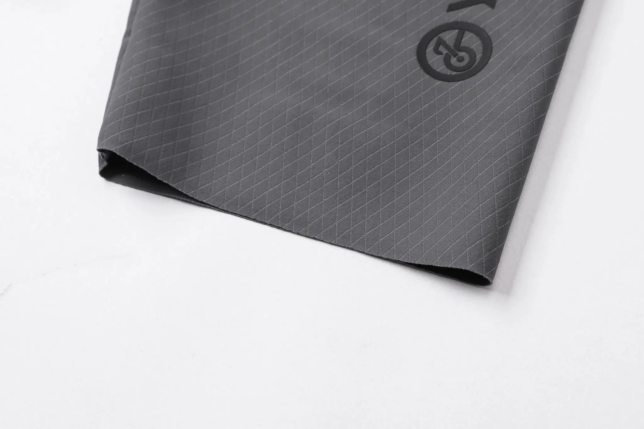 YKYWBIKE cycling bib shorts gray diamond-grid fabric close-up
