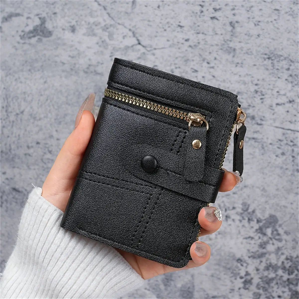 Wallet by Simples Market: black compact women's wallet with gold zipper and snap strap