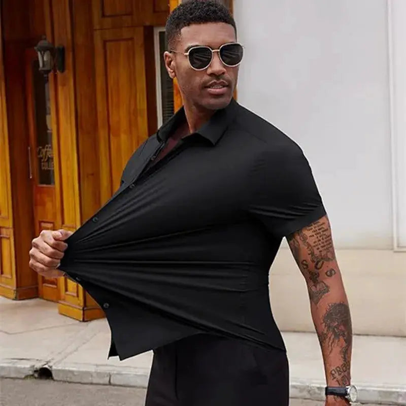 Men's black short-sleeve wrinkle-free dress shirt with elastic fit by Simples Market