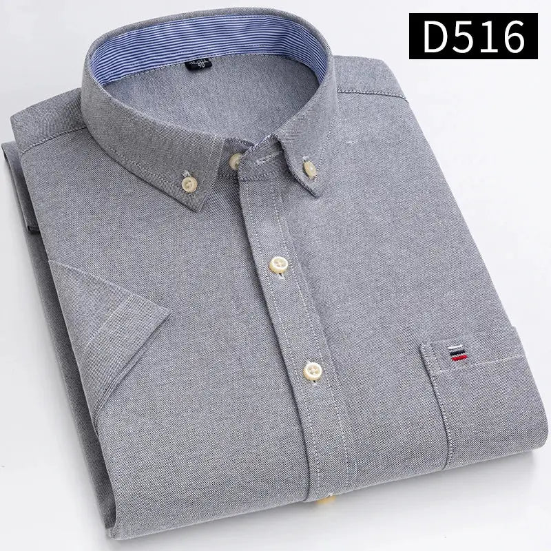 Simples Market men's light grey cotton oxford shirt with button-down collar, beige buttons, and blue striped inner collar.