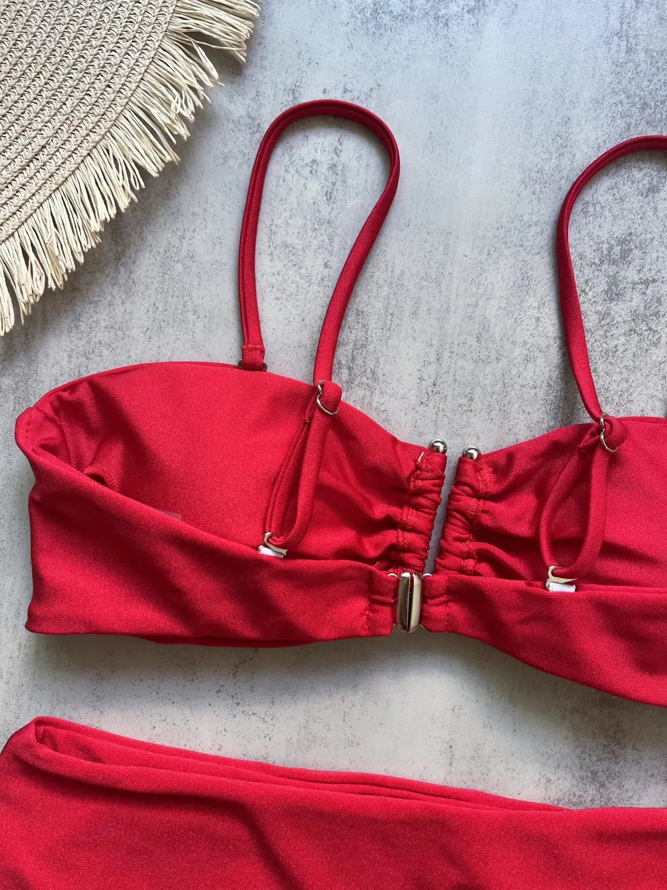 Bandeau bikini push-up set in solid red by Simples Market with metal clasp; includes top and bottom.