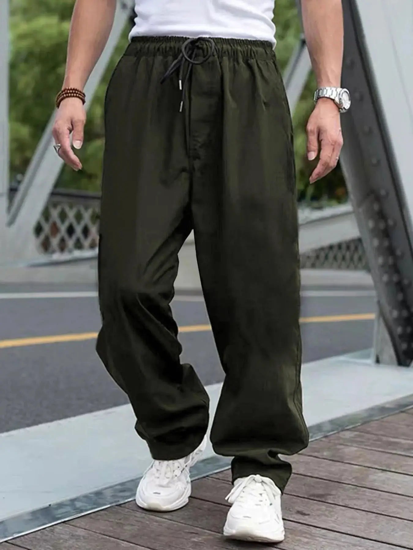 Men's olive green cargo pants with drawstring waist, regular fit, straight legs