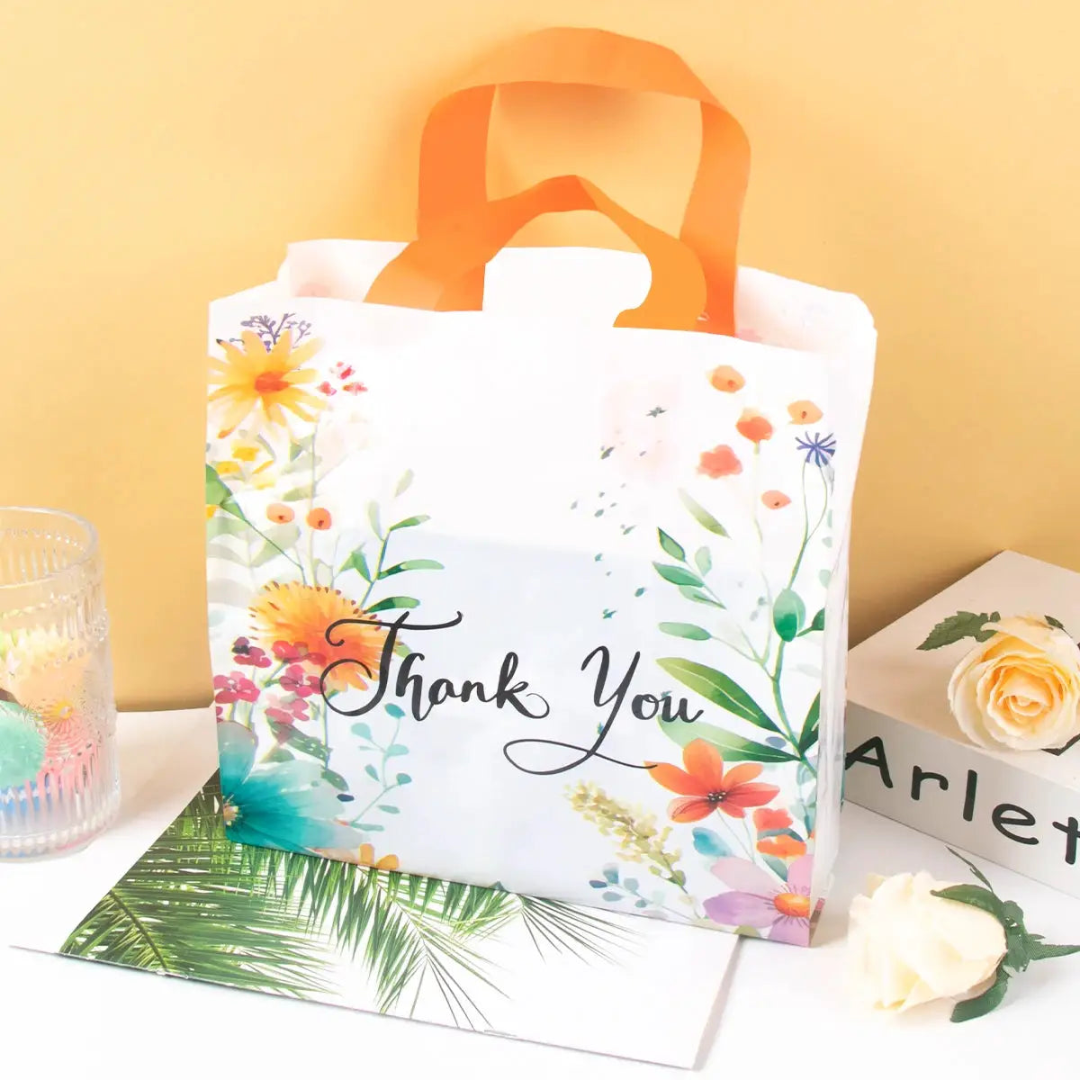 Thank You gift bag set with floral design and orange handles, 10pcs by Simples Market