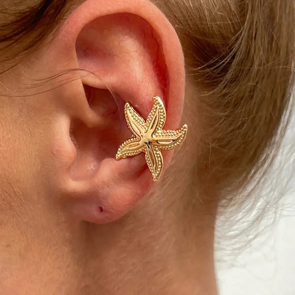 Starfish ear clips by Simples Market, gold-tone fake-piercing earrings for women