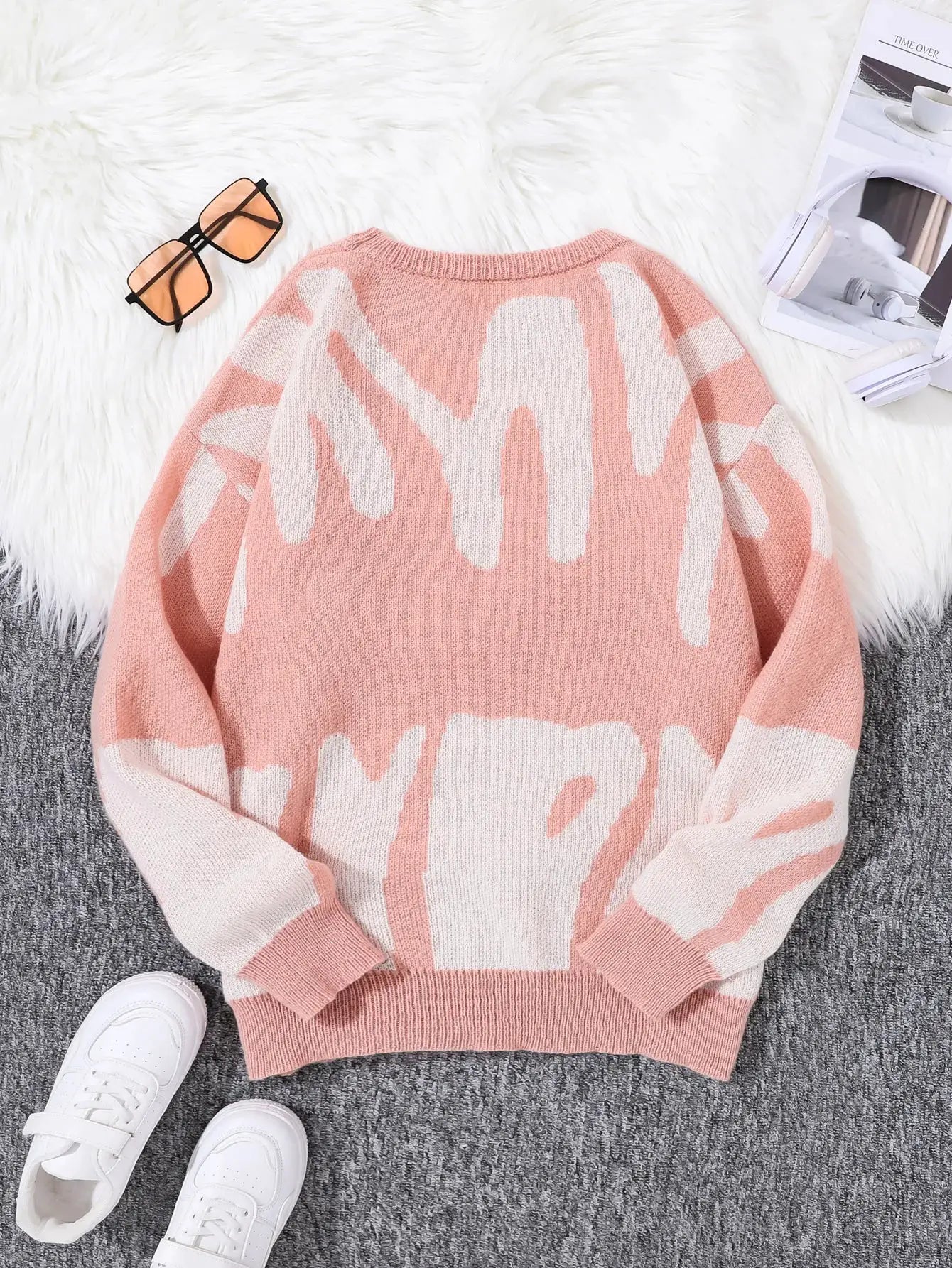 Men's pink knitted pullover sweater with white irregular jacquard pattern and round neck