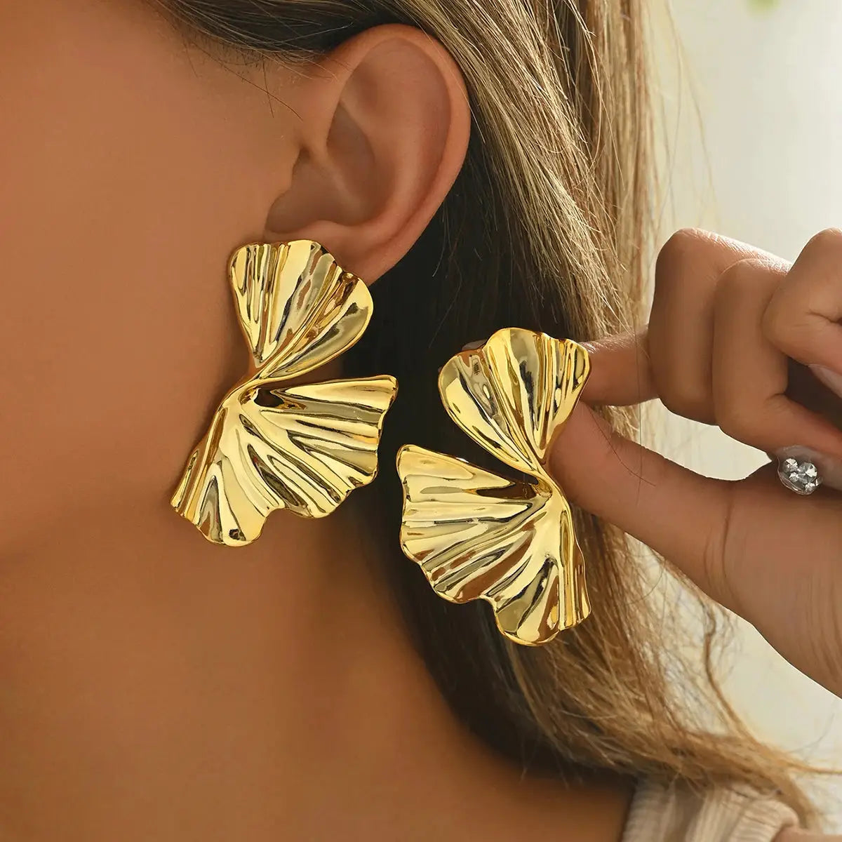 Vintage Gold Color Flower Stud Earrings For Women Geometric Petal Design Luxury Party Jewelry