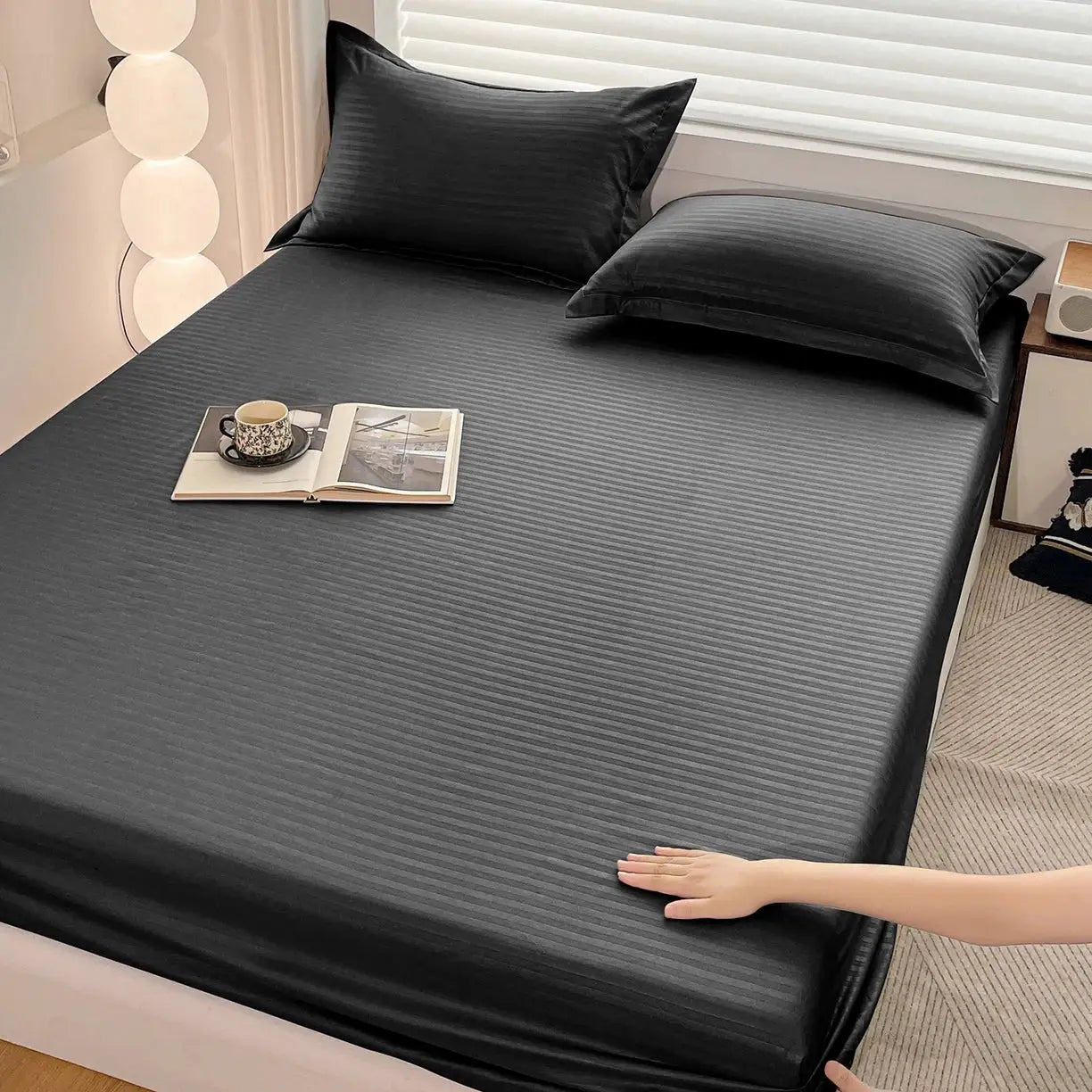 Simples Market fitted bed sheet with elastic band in dark gray for 90–180x200 cm beds; includes 2 pillowcases