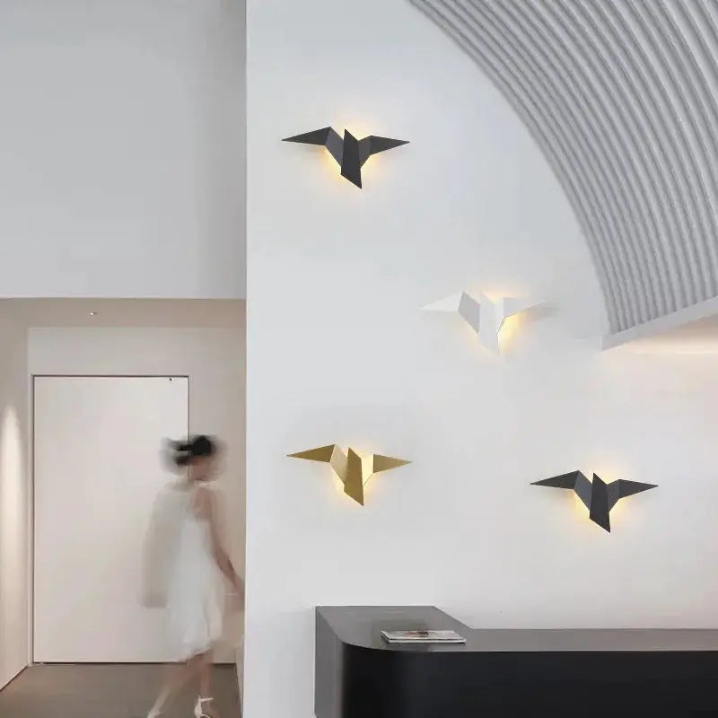 Simples Market LED bird wall lamps, a four-piece set in black, white, gold and gray on the wall