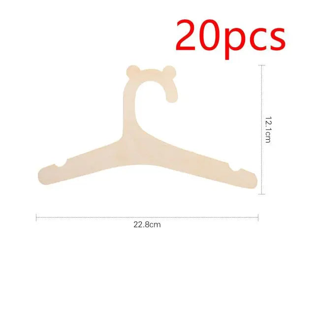 Set of 20 bear-shaped wooden baby clothes hangers in natural wood finish by Simples Market