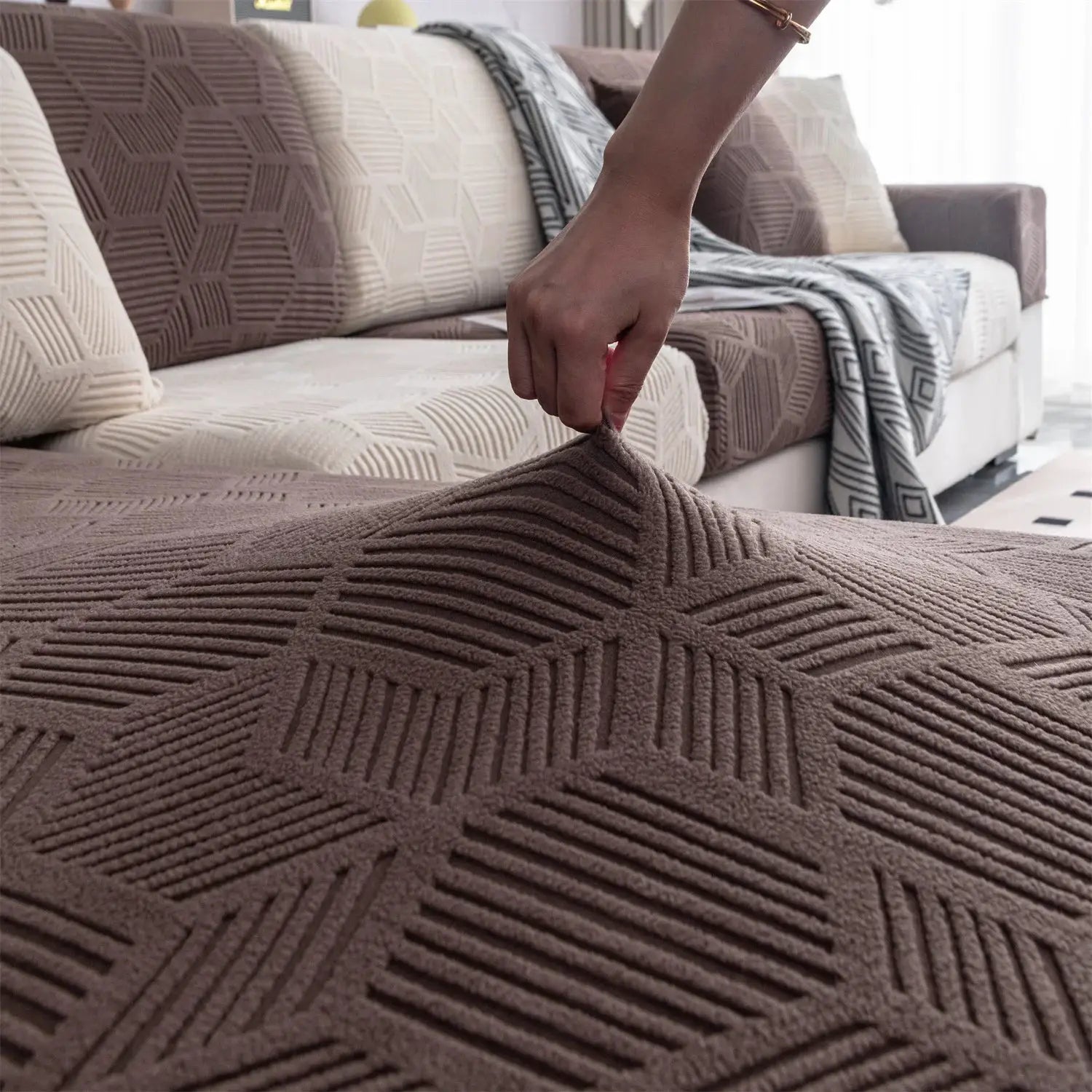 1Piece Simples Market Peism Jacquard stretch sofa cover; brown geometric design for living room.