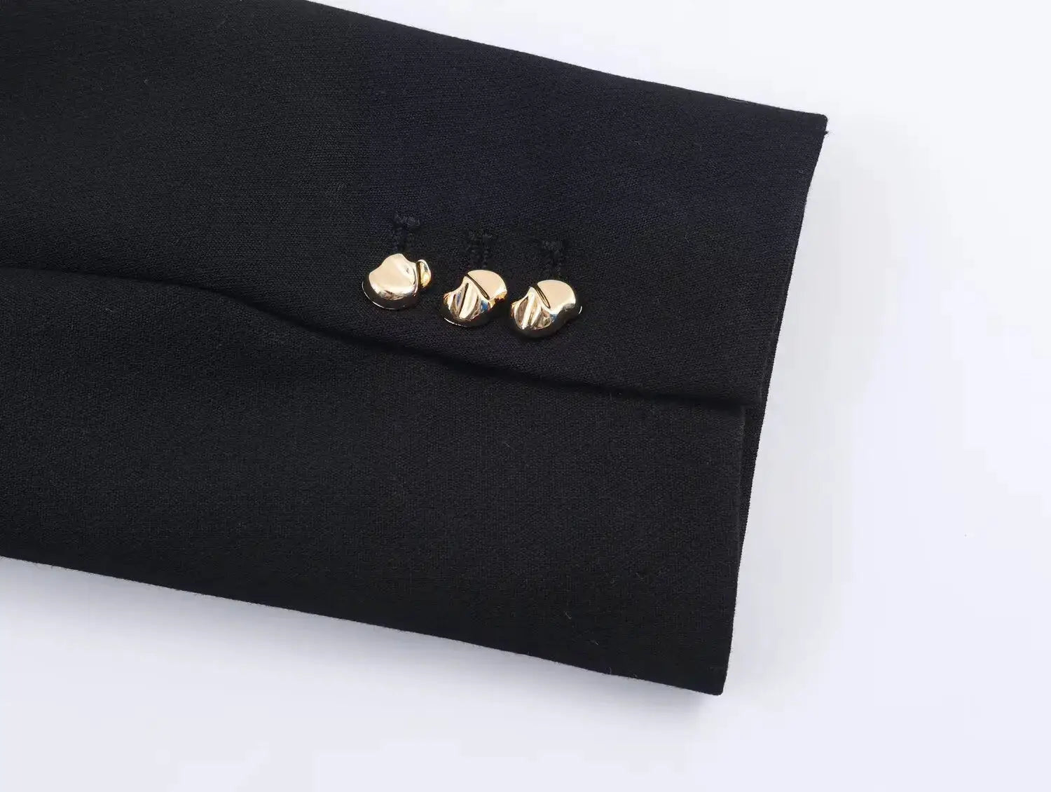 Women's black blazer sleeve with gold-tone cuff buttons, Simples Market two-piece suit set
