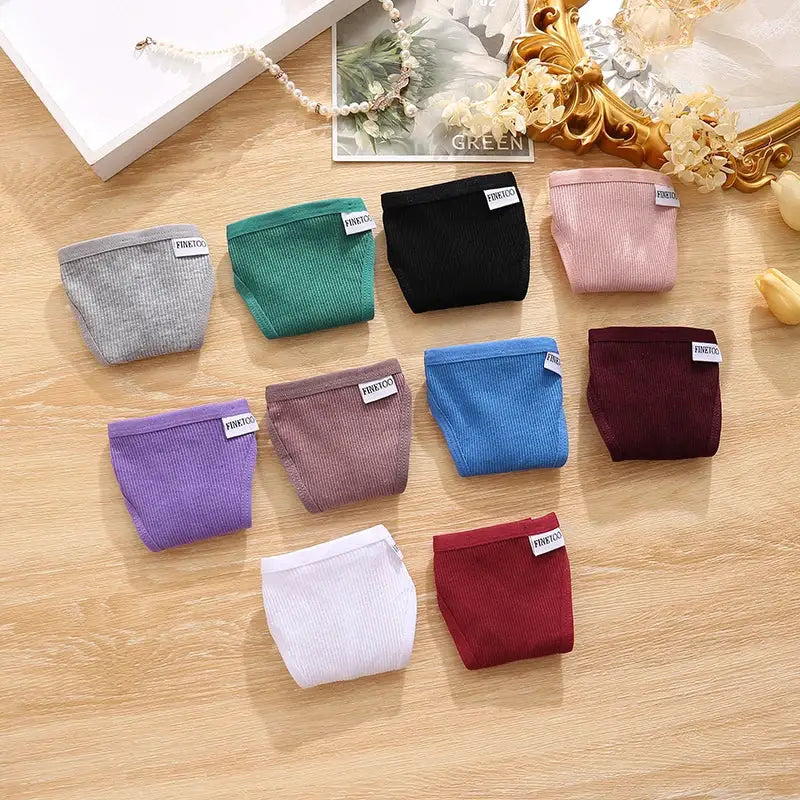 Women's seamless cotton low-rise panties in assorted colors, multi-pack underwear