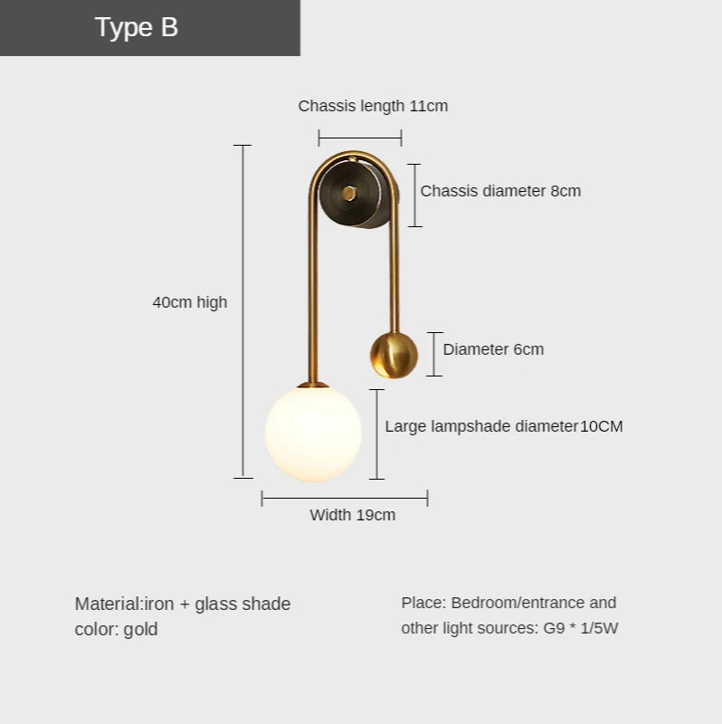 Wall lamp Simples Market, gold iron frame with glass ball shade, LED-compatible Nordic sconce for living room or bedroom