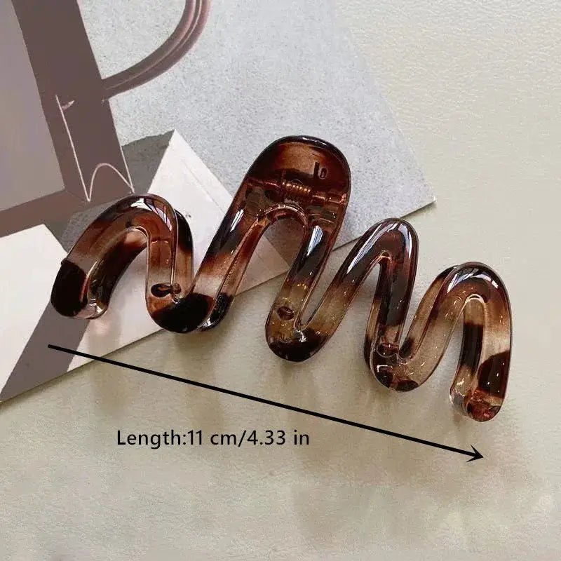 AmberAura LuxeWave Wavy Hair Clip Large 11cm Lightweight Plastic With High Gloss Amber Brown Finish