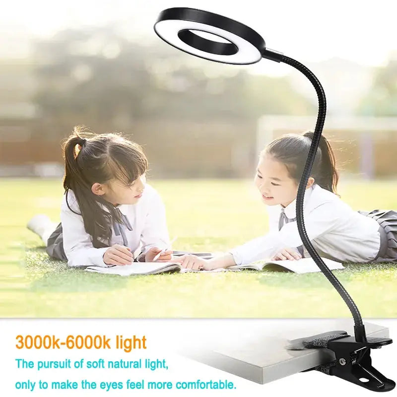 LED ring clamp lamp with flexible 360° rotatable gooseneck and white LED ring on a black desk clamp (Simples Market)