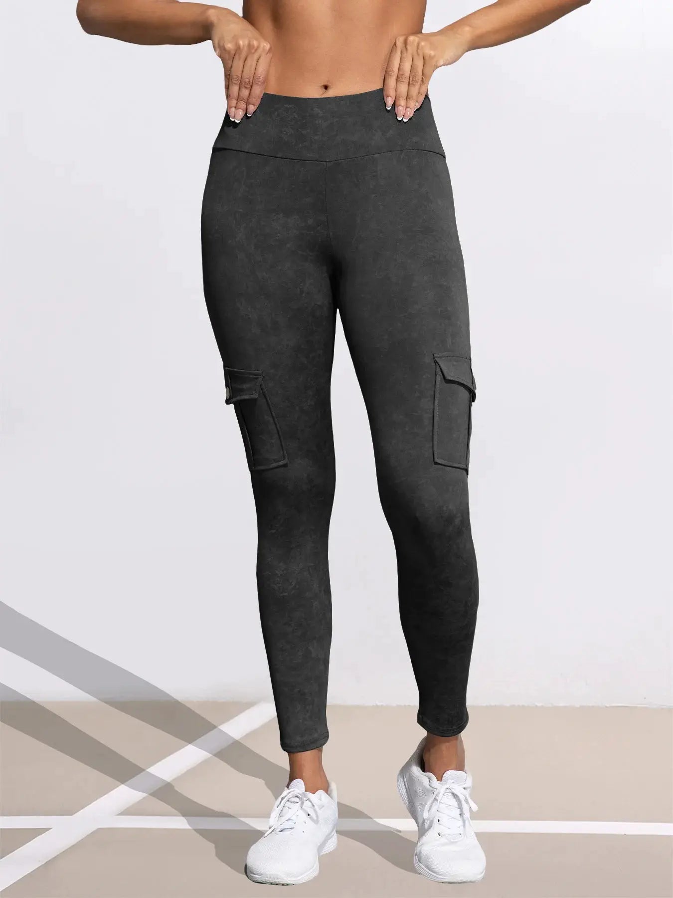 Women's washed-charcoal cargo-pocket leggings with elastic waistband and high-rise fit for training