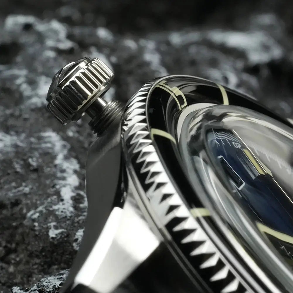 CADISEN 2026 men's mechanical watch; close-up of knurled crown, patterned bezel, and dark dial