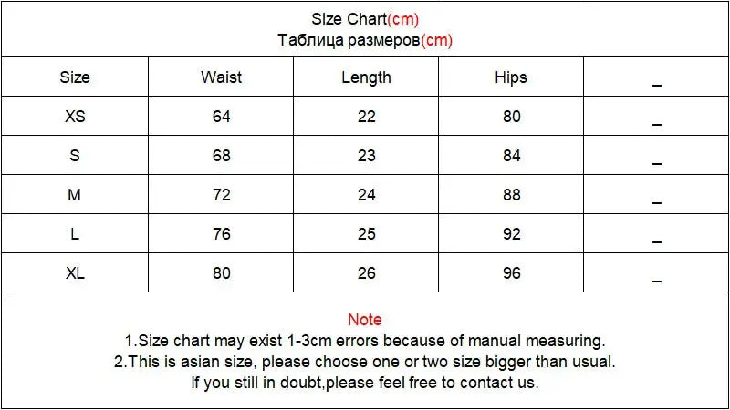 Black low-waist Y2K denim shorts size chart shows waist 64–80 cm, length 22–26 cm, hips 80–96 cm (XS–XL).