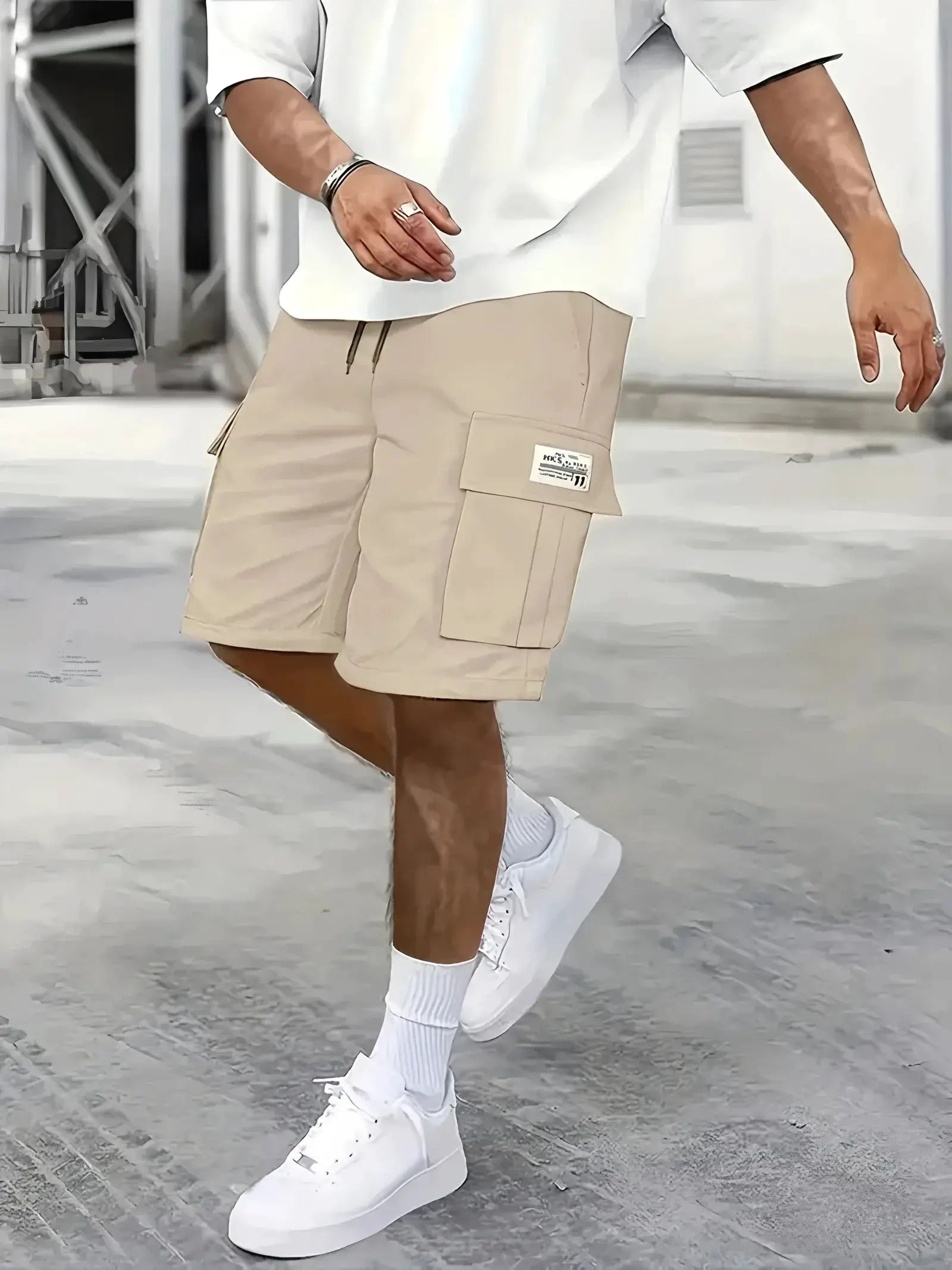 Men's work shorts by Simples Market, beige cargo style with multi-pocket design and elastic waistband.