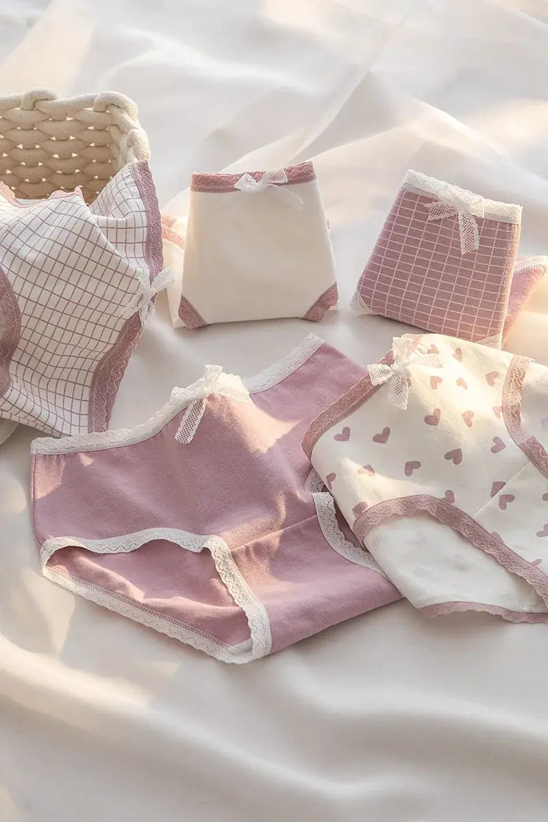 Simples Market 5-pack cotton panties for women in pink and cream with lace trim, featuring hearts and grid prints