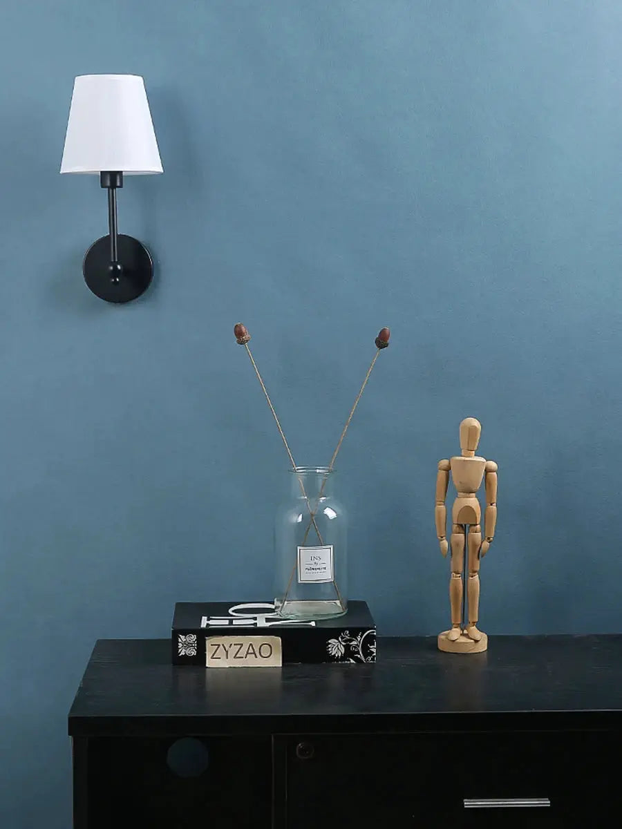 Simples Market American Retro wall lamp with white fabric shade and black metal sconce