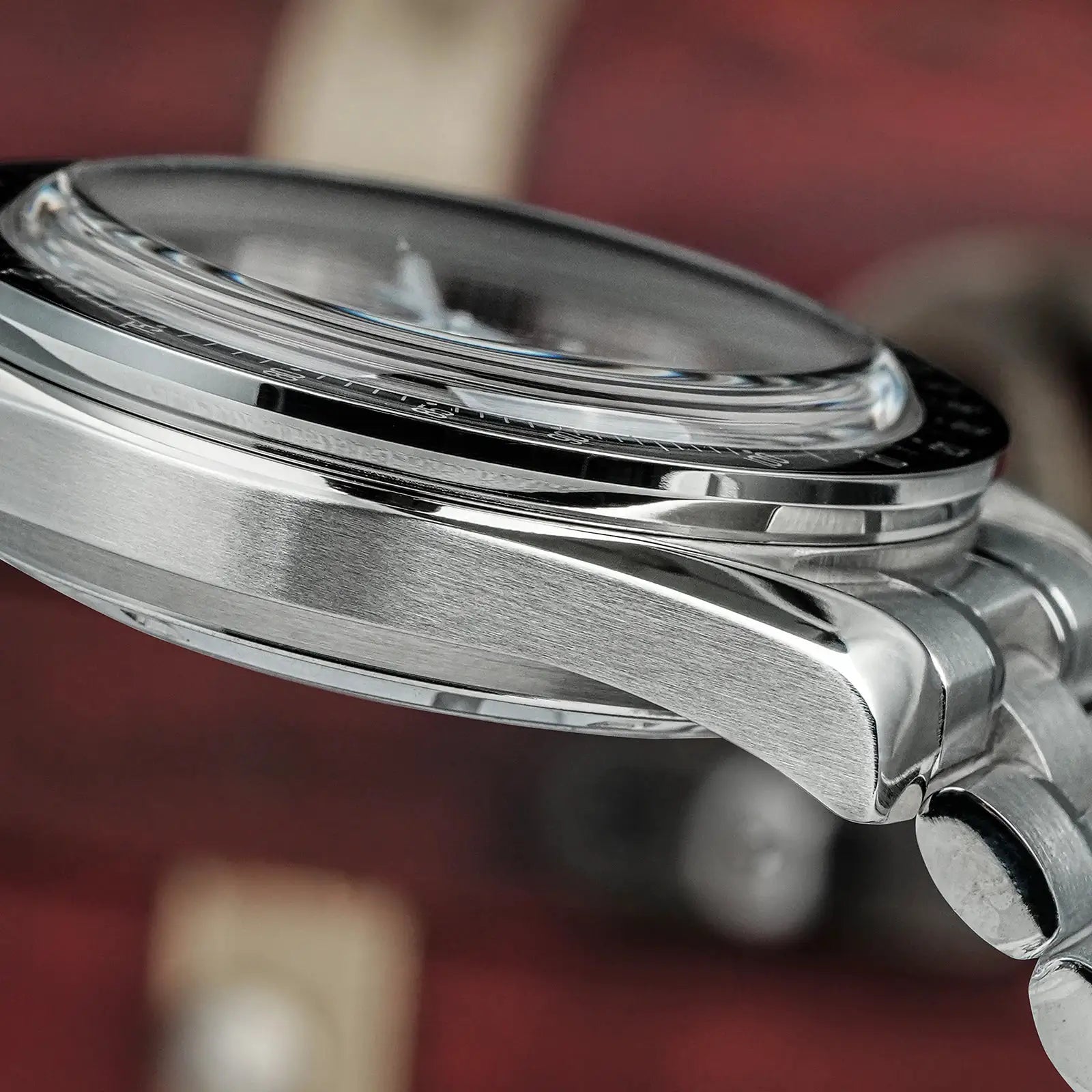 Watch WD1863 by Simples Market: stainless steel vintage 39mm chronograph with bubble sapphire crystal
