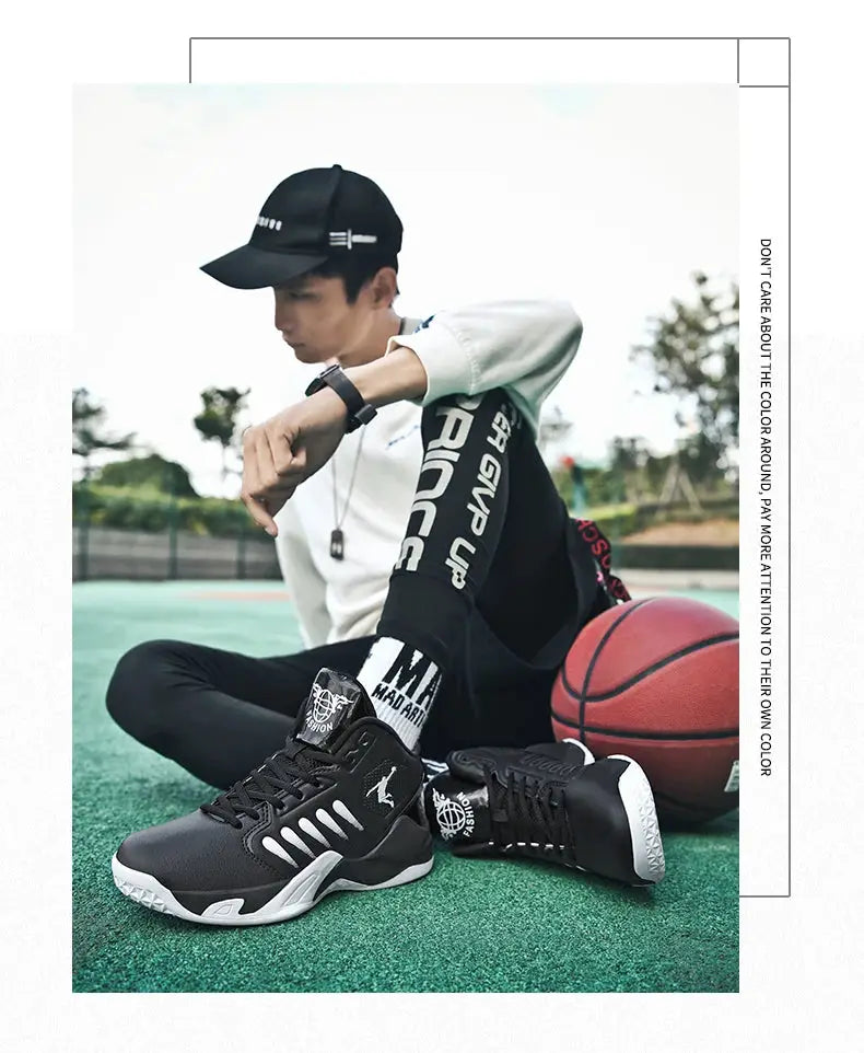 Men's black athletic sneakers by Simples Market with white sole on a basketball court