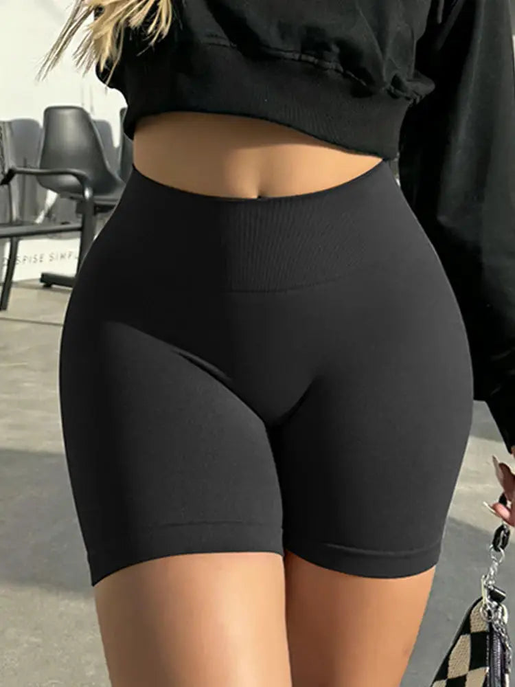 Women's high-waisted black yoga shorts, seamless, form-fitting stretch fabric