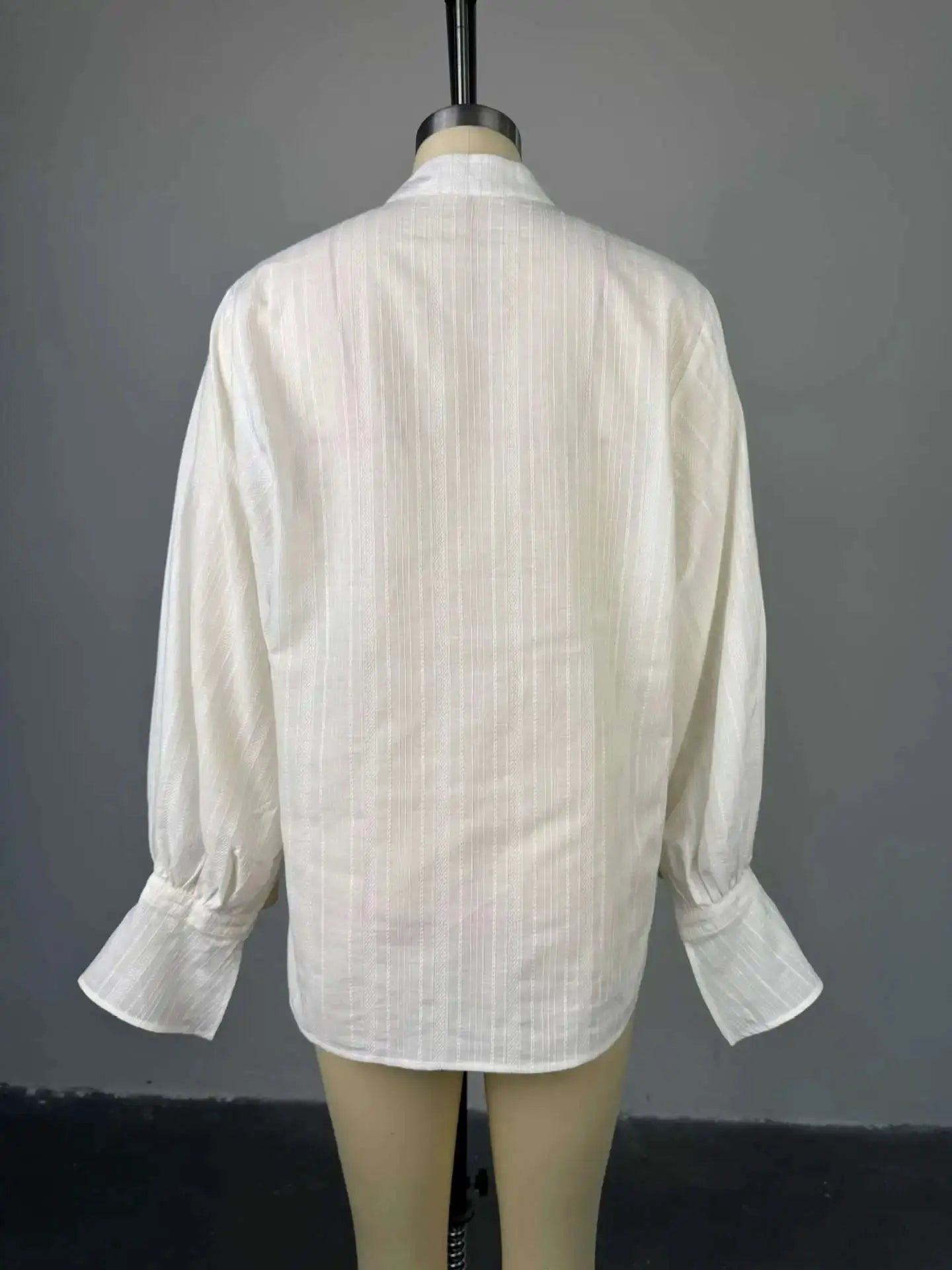 Simples Market oversized white cotton shirt for women with pinstripe pattern and long sleeves