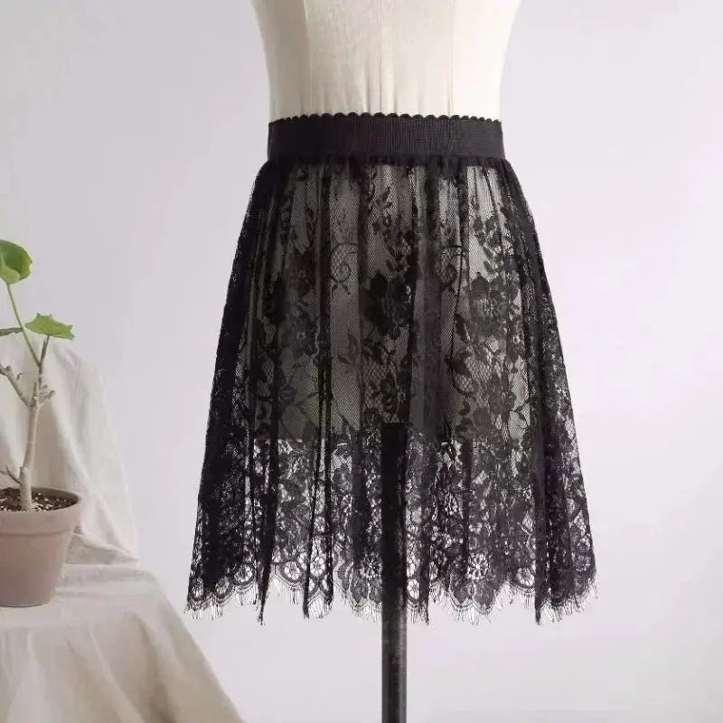 Simples Market black lace half slip with high-waist waistband; knee-length underskirt for women.