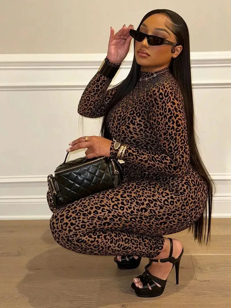 Jumpsuit leopard-print for women with long sleeves and round neck, slim-fit