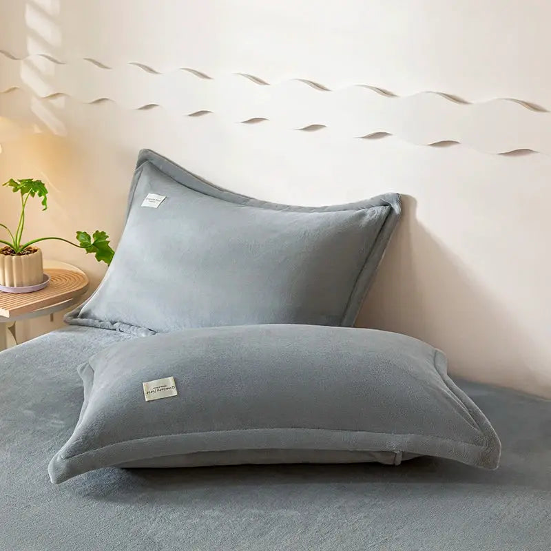 Velvet thermal mattress cover set in blue-gray plush fabric for winter, 120x200 cm bed sheets.