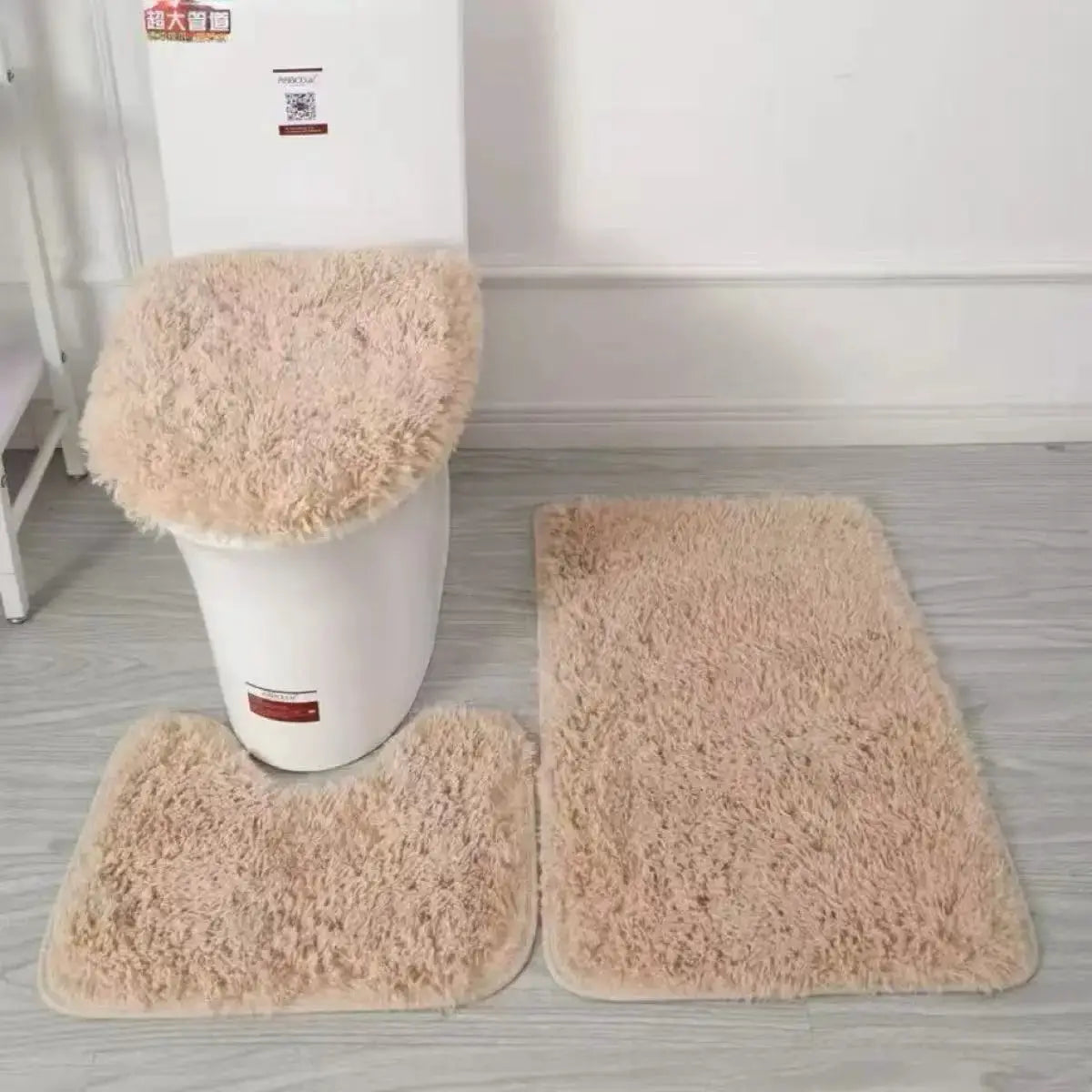 3-piece beige fluffy bathroom rug set by Simples Market with toilet lid cover, U-shaped rug, and rectangular mats