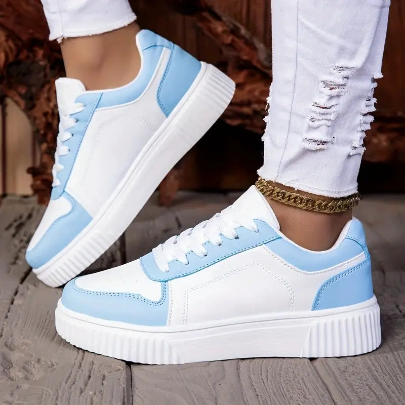 MAEDEF sneakers: two white and light blue lace-up vulcanized casual shoes, platform sole, Simples Market