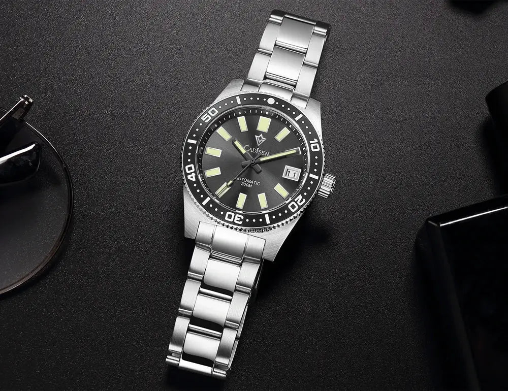 CADISEN diver watch with stainless steel bracelet, black bezel, luminous markers and date window