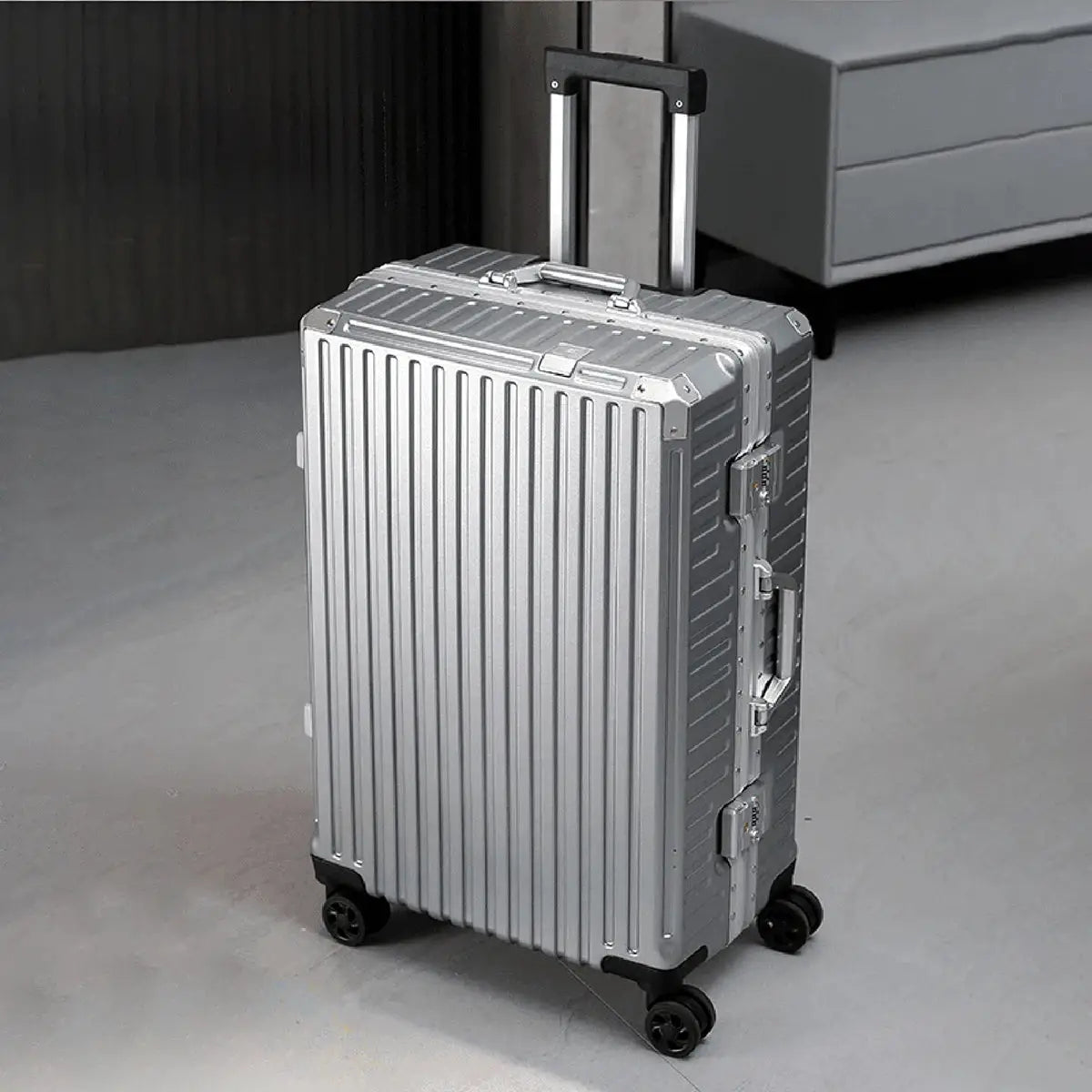 Trolley Luggage Aluminum Frame Rolling Suitcase Durable Carry On With USB Charging And 360 Degree Spinner Wheels
