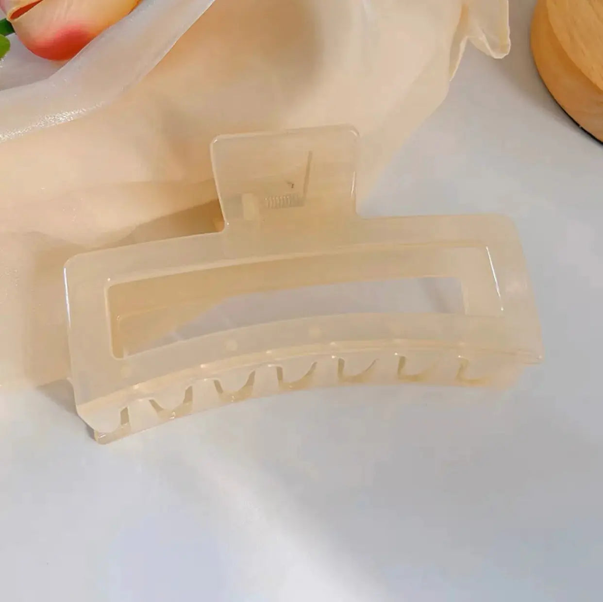 Korean Large Solid Hair Claw Clip Elegant Barrette With Geometric Romantic Design For Women Secure All Hair Types