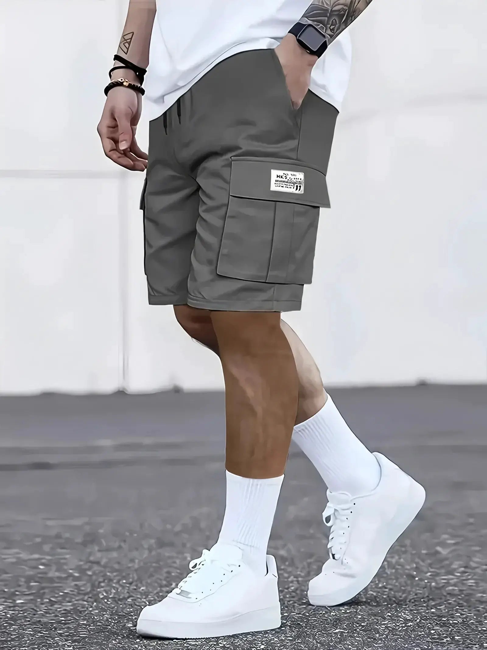 Men's gray work shorts with multi-pocket cargo and elastic waistband, Simples Market.