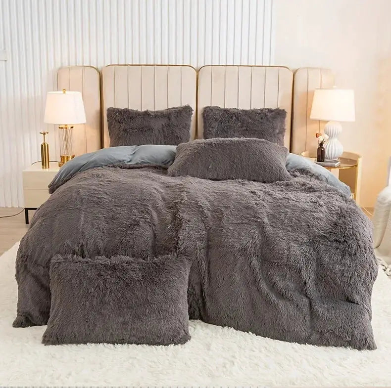 3-Piece plush duvet cover set in charcoal gray by Simples Market on a bed with matching pillows