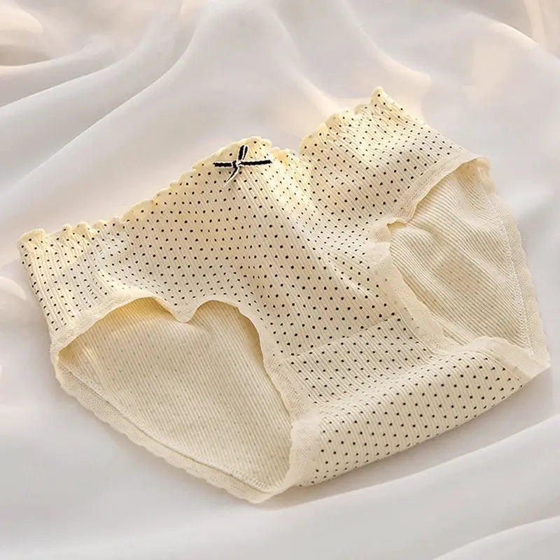 M-XL women's cotton mid-waist underwear in cream with black polka dots and lace trim