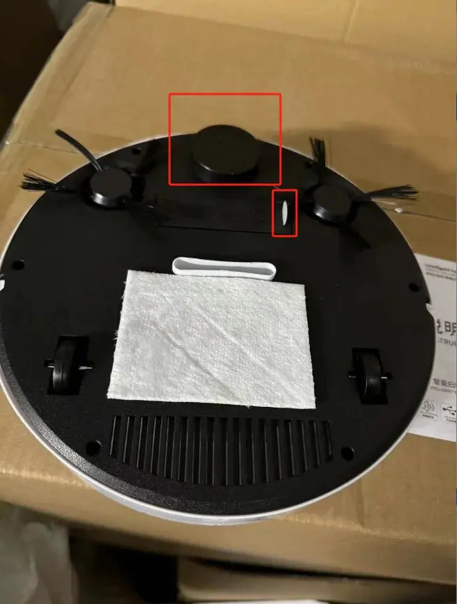 Simples Market robot vacuum cleaner, black circular base with side brushes and cleaning pad, bottom view.