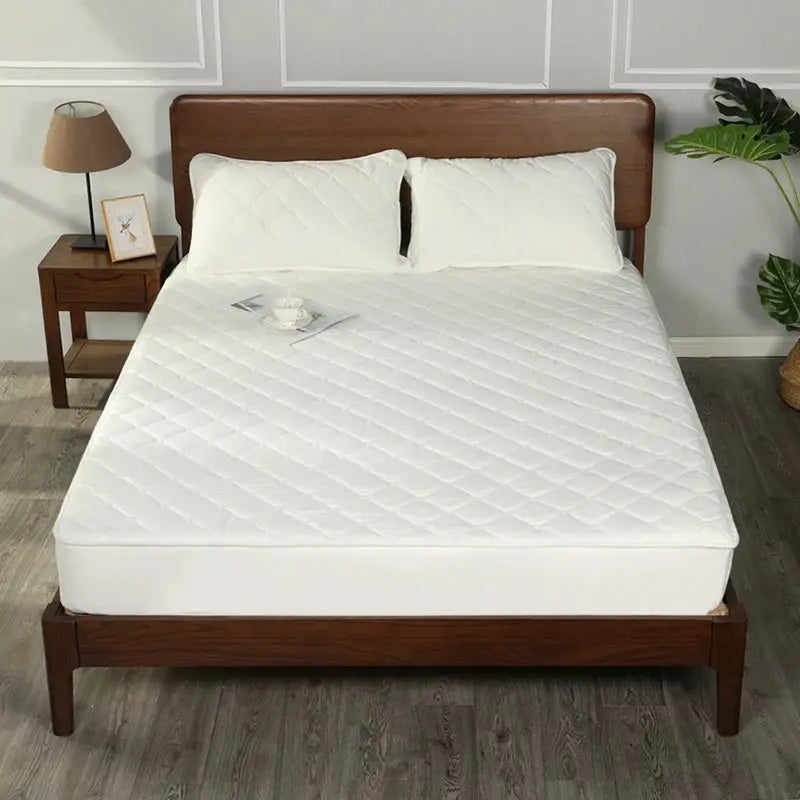 Plush quilted mattress cover fitted sheet from Simples Market, white crystal velvet, king/queen size