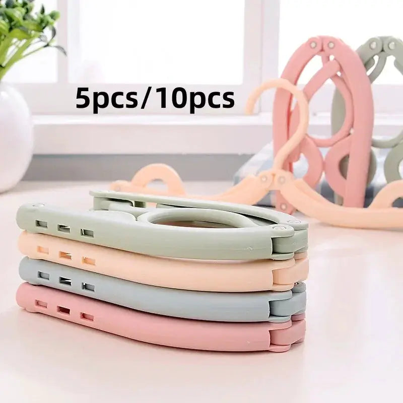 Foldable portable clothes hanger set for travel in pastel colors, plastic construction, 5–10 pieces
