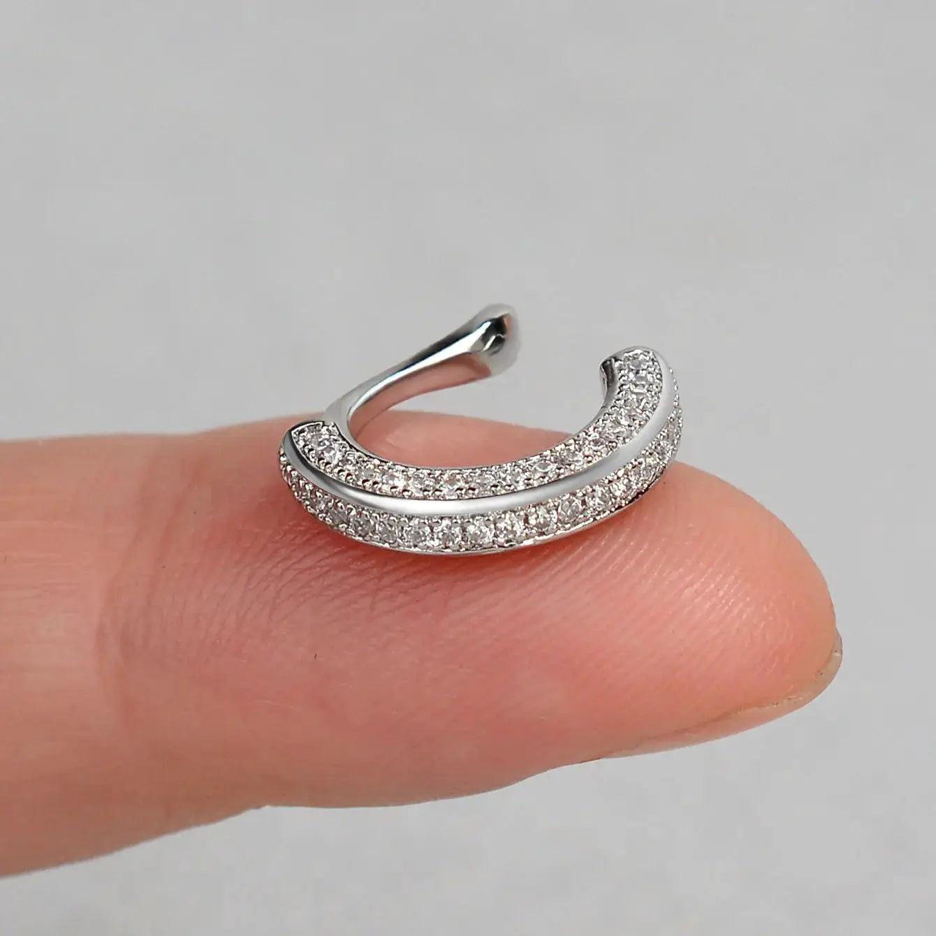 Clip-on zircon ear cuff, silver-tone heart-shaped curved earring with pavé crystals by Simples Market