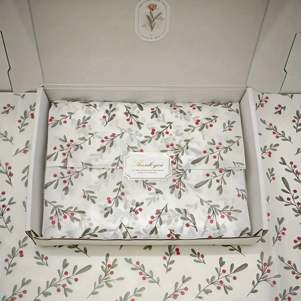 Simples Market holly berry wax-coated gift wrap sheets, 30pcs/10pcs, white with gray-green leaves and red berries